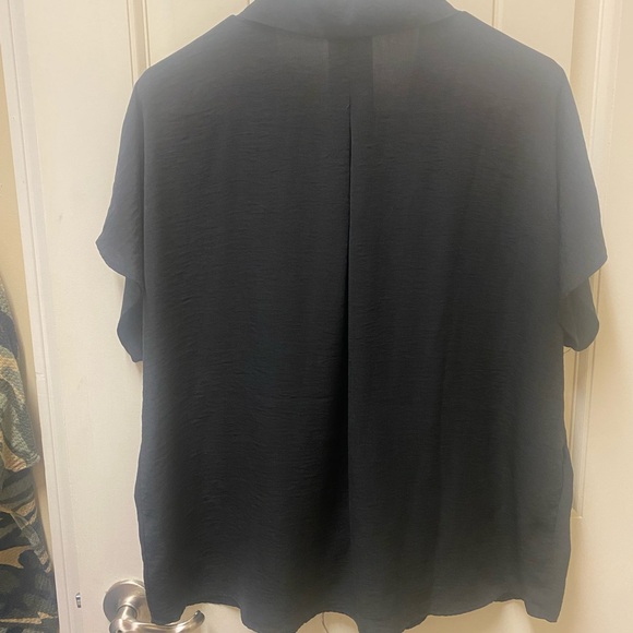 Maurices-Size L-Short sleeve-Black button down/Blue Zipper detail - Picture 3 of 7